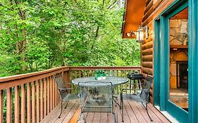 New Hot Tub! Secluded 3 Bed Cabin In Pigeon Forge